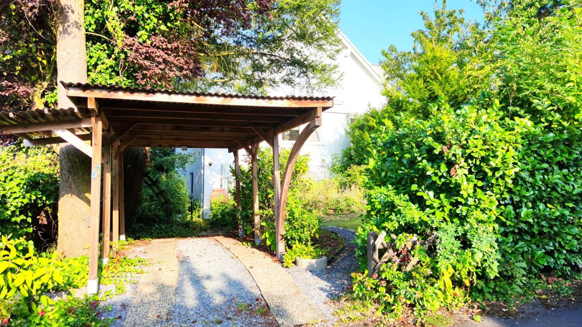 타우누스타인 Amselweg Am Waldrand Gelegen Netflix Eigener Carport Uvm 아파트 외부 사진
